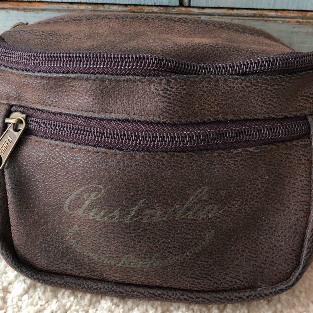Australian leather crossbody/satchel belt bag w/“Australia” written in gold - Picture 10 of 11